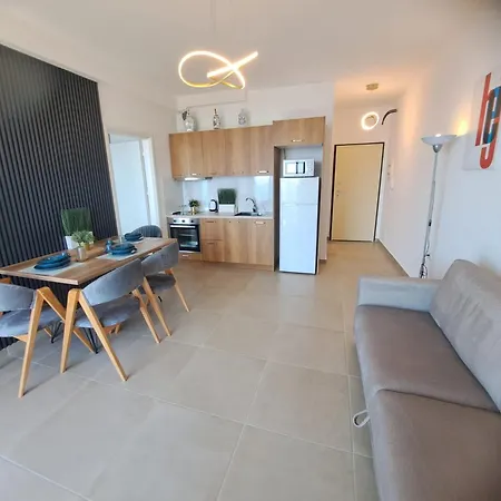 Prestige Hill * Sarande